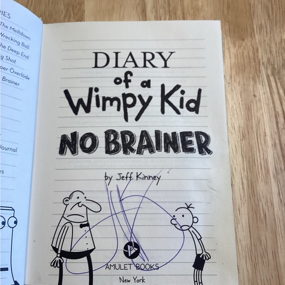 *SIGNED* Diary of a wimpy kid No Brainer book - Picture 5 of 7